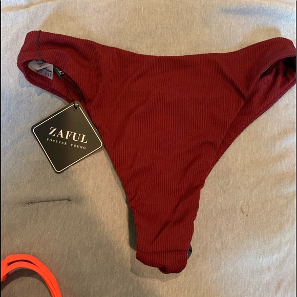 3/$18.🌼 Bundle of 3 size small cheeky bikini bottoms - Picture 5 of 10